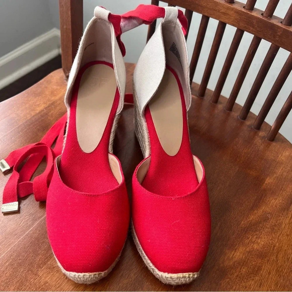 JustFab Red Wedge Ballet Heels with Bow Ties Metallic Gold Accent Woven sz 8 - Picture 4 of 12